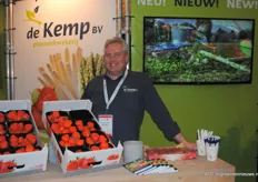 Hans van den Goor with plant nursery de Kemp showing the beautiful Sweet Kiss strawberries.
